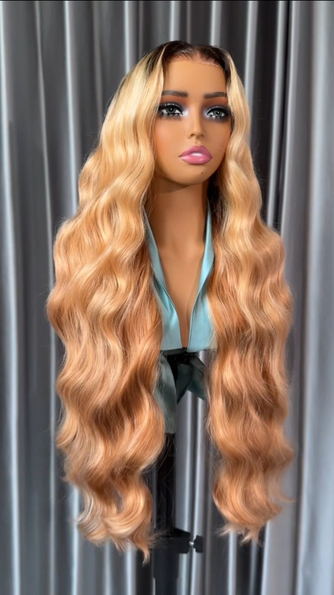 Wavy Medium Blonde