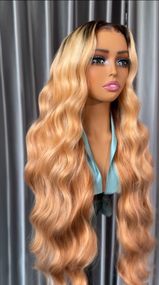 Wavy Medium Blonde